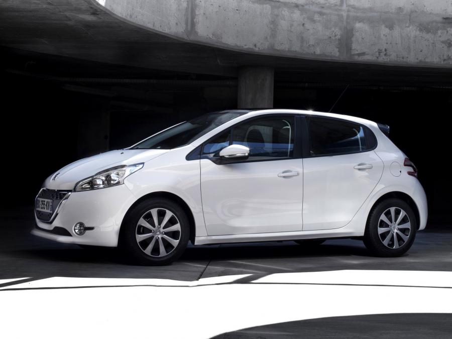  Peugeot 208 5-Door 2012 года  (фото 57 из 73)